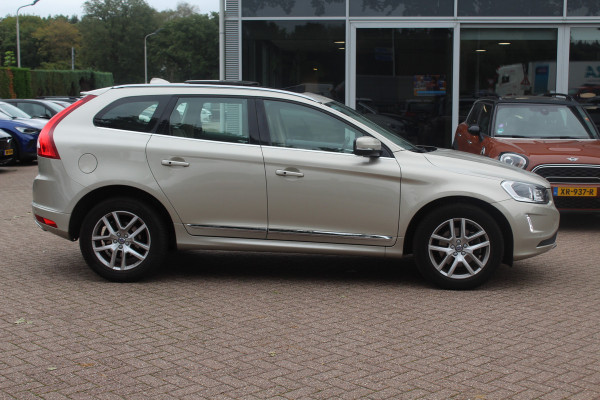 Volvo XC60 2.4 D4 Polar+ / NIEUWSTAAT! / Trekhaak / Panoramadak / Camera / Leder / Keyless / ACC / 18'' / Bliss / Standverwarming / Dodehoek / Navigatie /  Xenon