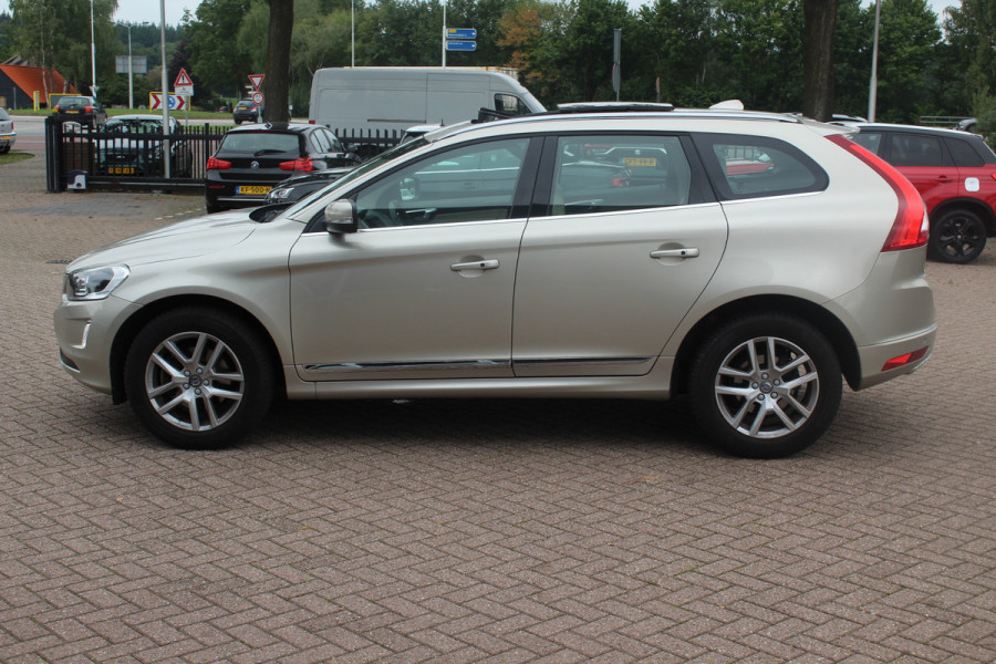 Volvo XC60 2.4 D4 Polar+ / NIEUWSTAAT! / Trekhaak / Panoramadak / Camera / Leder / Keyless / ACC / 18'' / Bliss / Standverwarming / Dodehoek / Navigatie /  Xenon
