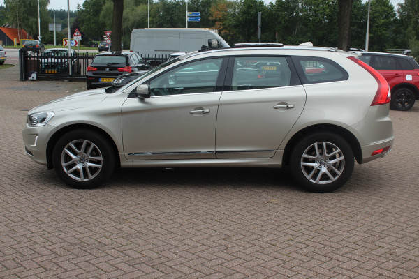 Volvo XC60 2.4 D4 Polar+ / NIEUWSTAAT! / Trekhaak / Panoramadak / Camera / Leder / Keyless / ACC / 18'' / Bliss / Standverwarming / Dodehoek / Navigatie /  Xenon