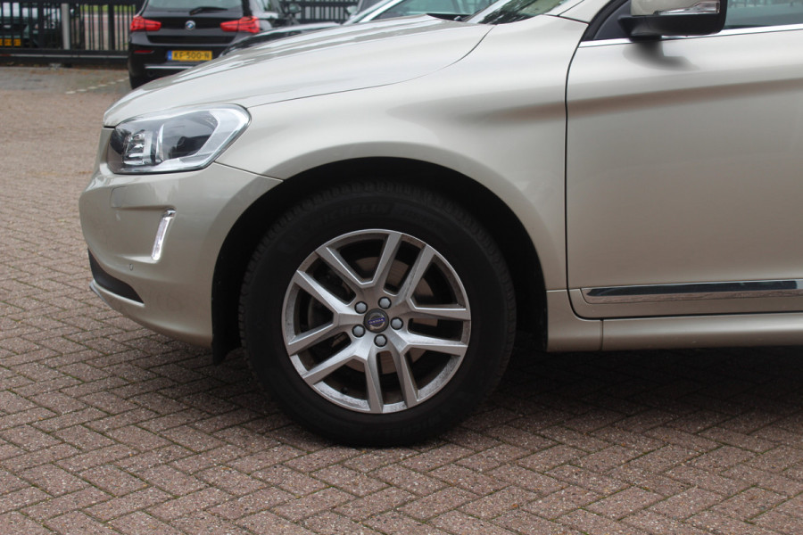 Volvo XC60 2.4 D4 Polar+ / NIEUWSTAAT! / Trekhaak / Panoramadak / Camera / Leder / Keyless / ACC / 18'' / Bliss / Standverwarming / Dodehoek / Navigatie /  Xenon