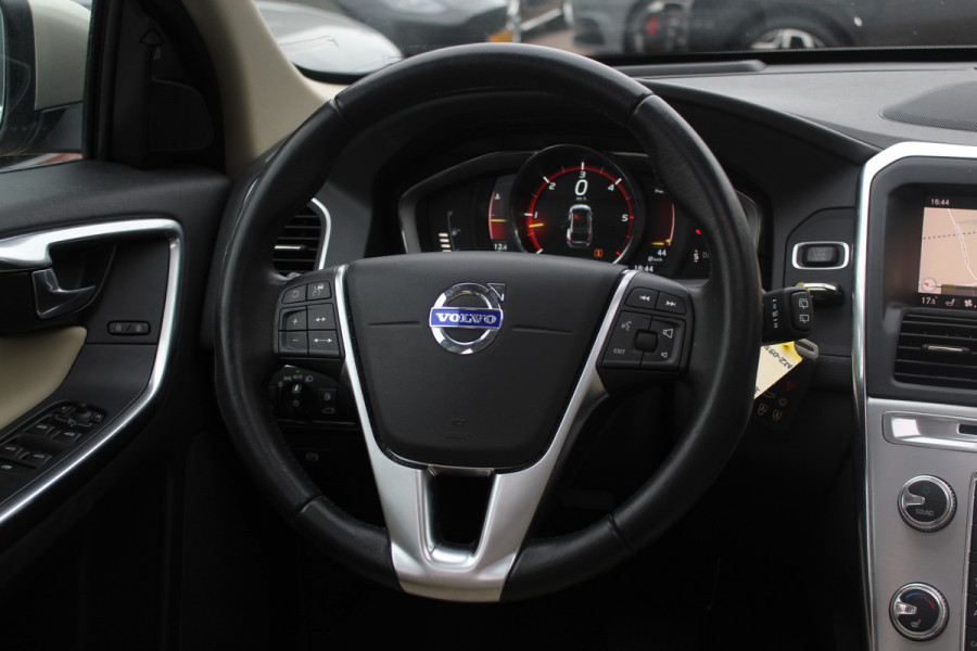Volvo XC60 2.4 D4 Polar+ / NIEUWSTAAT! / Trekhaak / Panoramadak / Camera / Leder / Keyless / ACC / 18'' / Bliss / Standverwarming / Dodehoek / Navigatie /  Xenon