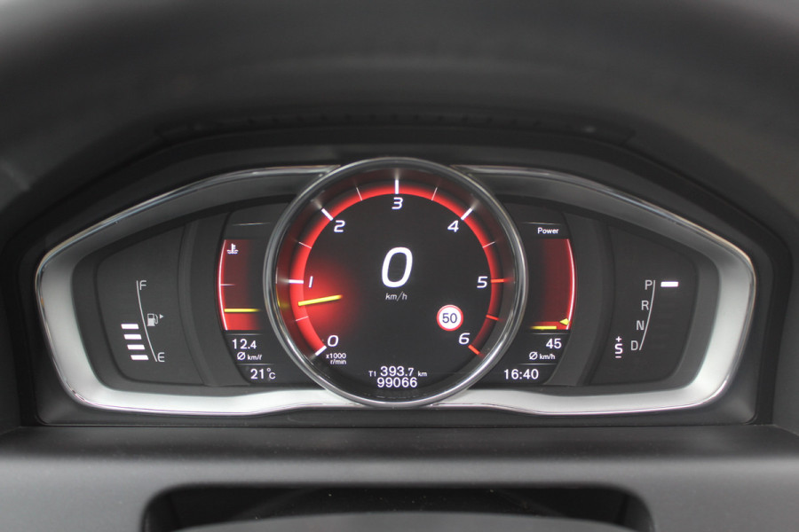 Volvo XC60 2.4 D4 Polar+ / NIEUWSTAAT! / Trekhaak / Panoramadak / Camera / Leder / Keyless / ACC / 18'' / Bliss / Standverwarming / Dodehoek / Navigatie /  Xenon