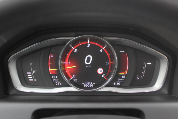 Volvo XC60 2.4 D4 Polar+ / NIEUWSTAAT! / Trekhaak / Panoramadak / Camera / Leder / Keyless / ACC / 18'' / Bliss / Standverwarming / Dodehoek / Navigatie /  Xenon