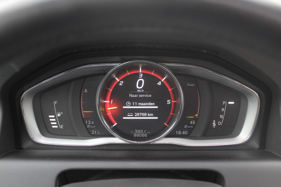 Volvo XC60 2.4 D4 Polar+ / NIEUWSTAAT! / Trekhaak / Panoramadak / Camera / Leder / Keyless / ACC / 18'' / Bliss / Standverwarming / Dodehoek / Navigatie /  Xenon