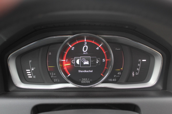 Volvo XC60 2.4 D4 Polar+ / NIEUWSTAAT! / Trekhaak / Panoramadak / Camera / Leder / Keyless / ACC / 18'' / Bliss / Standverwarming / Dodehoek / Navigatie /  Xenon