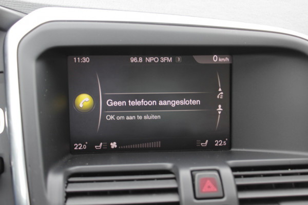 Volvo XC60 2.4 D4 Polar+ / NIEUWSTAAT! / Trekhaak / Panoramadak / Camera / Leder / Keyless / ACC / 18'' / Bliss / Standverwarming / Dodehoek / Navigatie /  Xenon