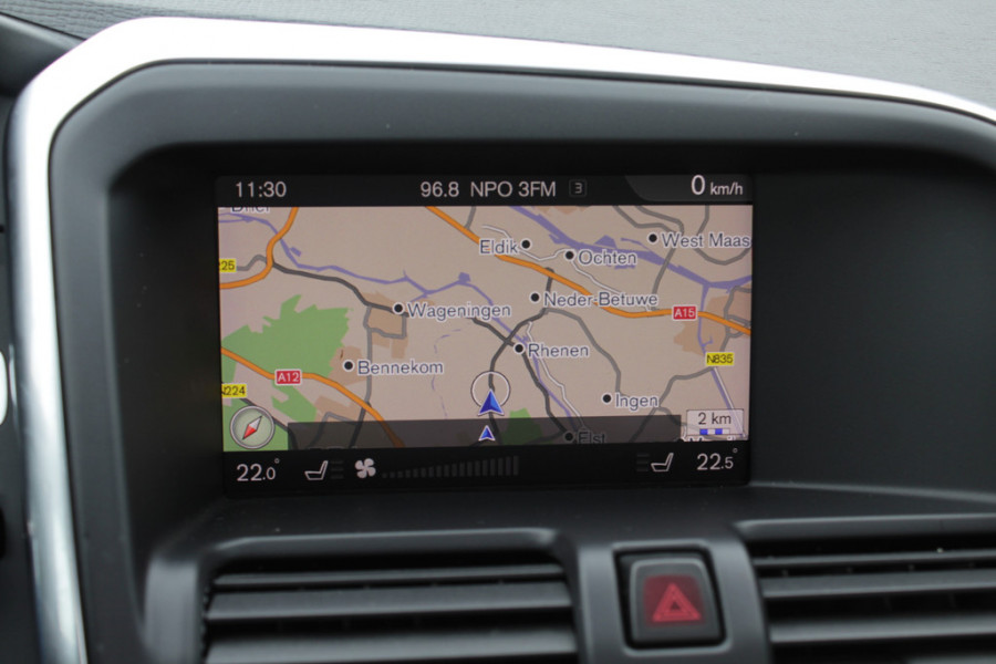Volvo XC60 2.4 D4 Polar+ / NIEUWSTAAT! / Trekhaak / Panoramadak / Camera / Leder / Keyless / ACC / 18'' / Bliss / Standverwarming / Dodehoek / Navigatie /  Xenon
