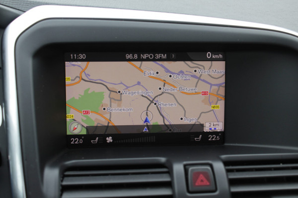 Volvo XC60 2.4 D4 Polar+ / NIEUWSTAAT! / Trekhaak / Panoramadak / Camera / Leder / Keyless / ACC / 18'' / Bliss / Standverwarming / Dodehoek / Navigatie /  Xenon