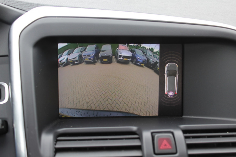 Volvo XC60 2.4 D4 Polar+ / NIEUWSTAAT! / Trekhaak / Panoramadak / Camera / Leder / Keyless / ACC / 18'' / Bliss / Standverwarming / Dodehoek / Navigatie /  Xenon