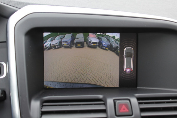 Volvo XC60 2.4 D4 Polar+ / NIEUWSTAAT! / Trekhaak / Panoramadak / Camera / Leder / Keyless / ACC / 18'' / Bliss / Standverwarming / Dodehoek / Navigatie /  Xenon
