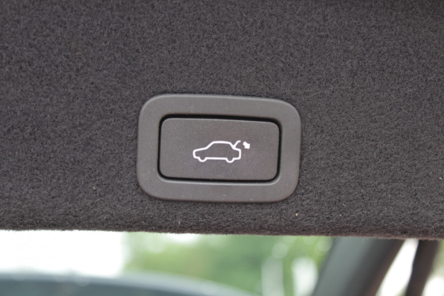 Volvo XC60 2.4 D4 Polar+ / NIEUWSTAAT! / Trekhaak / Panoramadak / Camera / Leder / Keyless / ACC / 18'' / Bliss / Standverwarming / Dodehoek / Navigatie /  Xenon