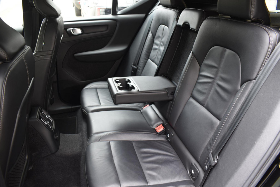 Volvo XC40 T5 262PK Automaat Plug-in Hybrid Inscription / Navigatie / Leren bekleding / Parkeersensoren v+a / Achteruitrijcamera / Cruise Control / Elektrische achterklep / 19" LM-Velgen