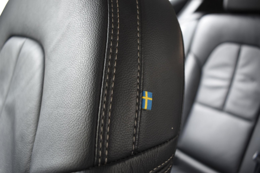 Volvo XC40 T5 262PK Automaat Plug-in Hybrid Inscription / Navigatie / Leren bekleding / Parkeersensoren v+a / Achteruitrijcamera / Cruise Control / Elektrische achterklep / 19" LM-Velgen