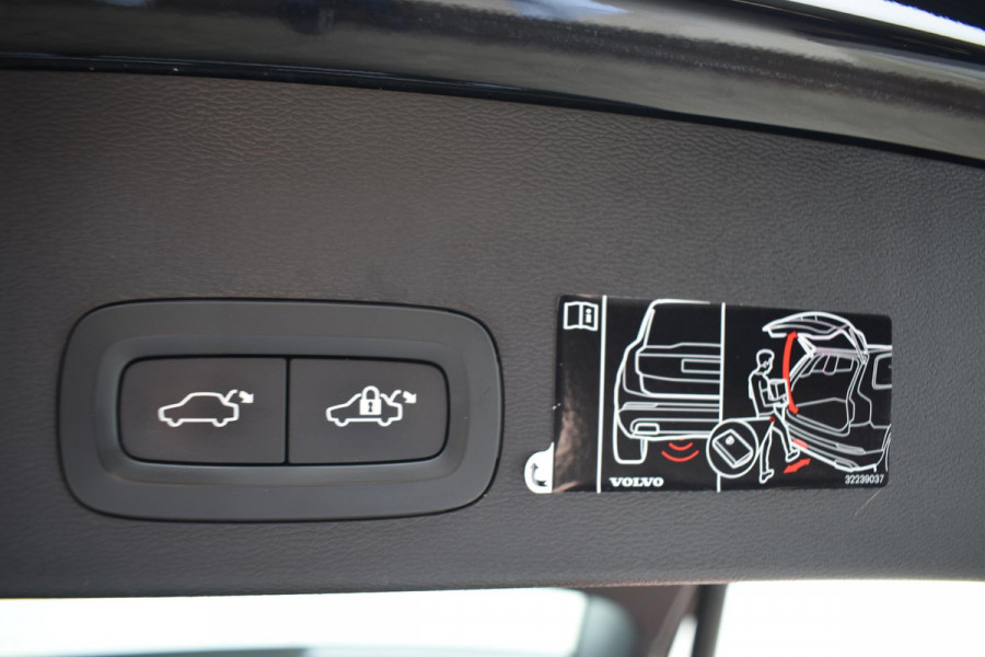 Volvo XC40 T5 262PK Automaat Plug-in Hybrid Inscription / Navigatie / Leren bekleding / Parkeersensoren v+a / Achteruitrijcamera / Cruise Control / Elektrische achterklep / 19" LM-Velgen