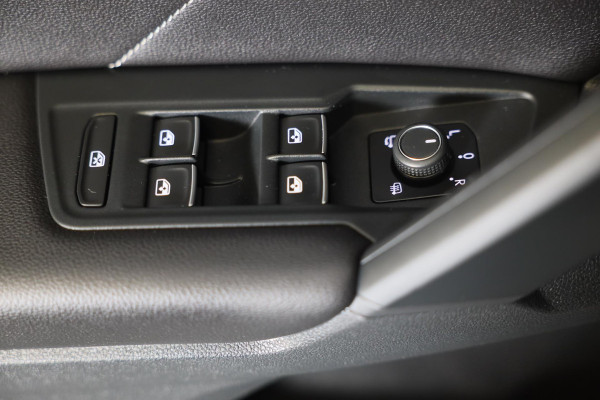 Volkswagen Tiguan 2.0 TSI 4Motion R Line / 190 Pk / Digital Cockpit / Acc / Lane Assist / Open Pano / Led / Trekhaak / Pdc / 19 In