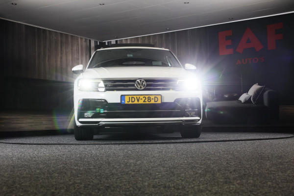Volkswagen Tiguan 2.0 TSI 4Motion R Line / 190 Pk / Digital Cockpit / Acc / Lane Assist / Open Pano / Led / Trekhaak / Pdc / 19 In