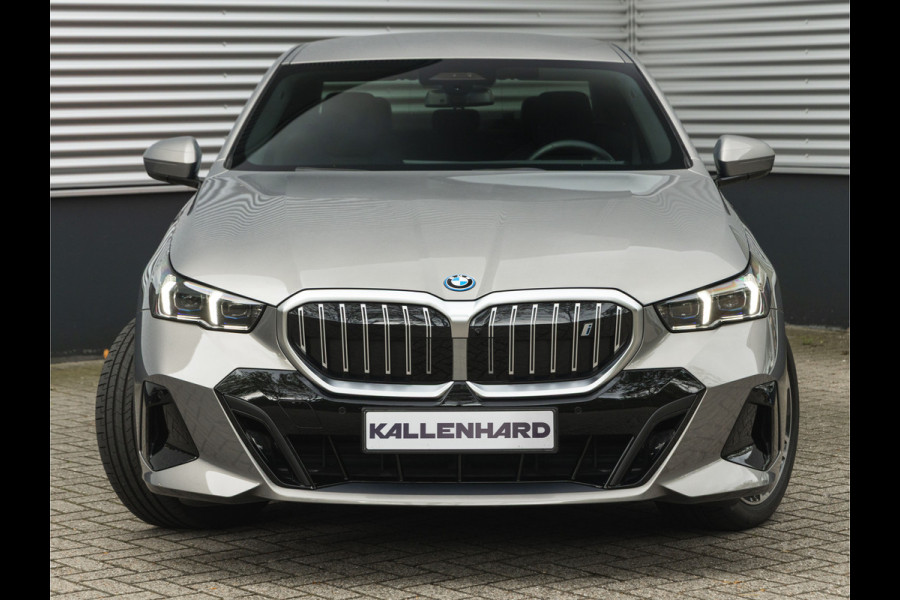 BMW i5 xDrive40 M-Sport - Onderstel Prof - Trekhaak - Bowers & Wilkins - Driving Ass Prof BMW i5 xDrive40 M-Sport - Onderstel Prof - Trekhaak - Bowers & Wilkins - Driving Ass Prof