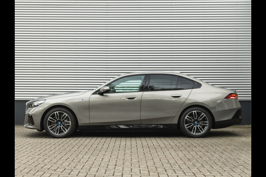 BMW i5 xDrive40 M-Sport - Onderstel Prof - Trekhaak - Bowers & Wilkins - Driving Ass Prof BMW i5 xDrive40 M-Sport - Onderstel Prof - Trekhaak - Bowers & Wilkins - Driving Ass Prof