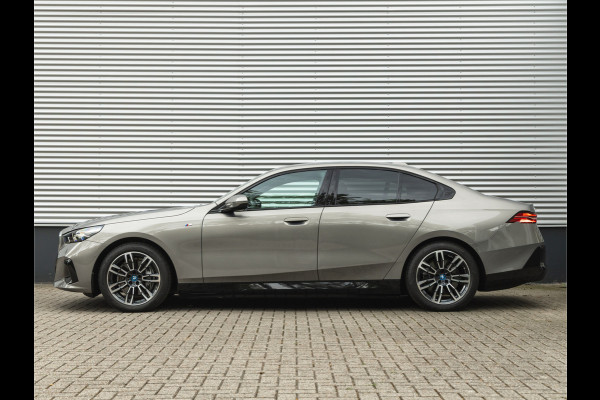 BMW i5 xDrive40 M-Sport - Onderstel Prof - Trekhaak - Bowers & Wilkins - Driving Ass Prof BMW i5 xDrive40 M-Sport - Onderstel Prof - Trekhaak - Bowers & Wilkins - Driving Ass Prof