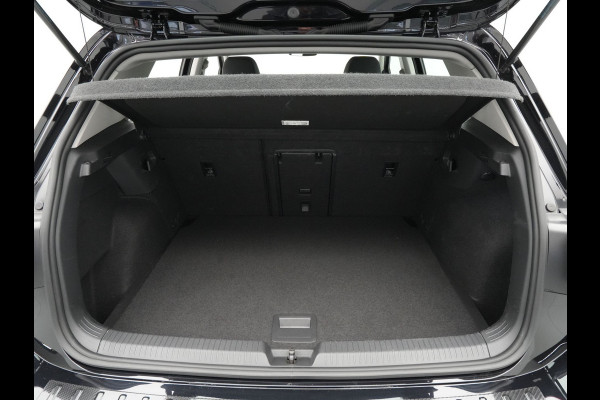 Volkswagen Golf 1.5 TSI 130pk Life Business Navigatie Trekhaak Stoelmemory Camera Stoel/stuurverwarming Carplay 217 Volkswagen Golf 1.5 TSI 130pk Life Business Navigatie Trekhaak Stoelmemory Camera Stoel/stuurverwarming Carplay 217