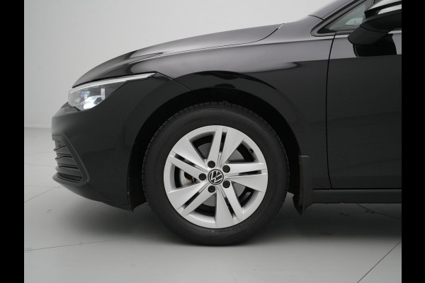 Volkswagen Golf 1.5 TSI 130pk Life Business Navigatie Trekhaak Stoelmemory Camera Stoel/stuurverwarming Carplay 217 Volkswagen Golf 1.5 TSI 130pk Life Business Navigatie Trekhaak Stoelmemory Camera Stoel/stuurverwarming Carplay 217