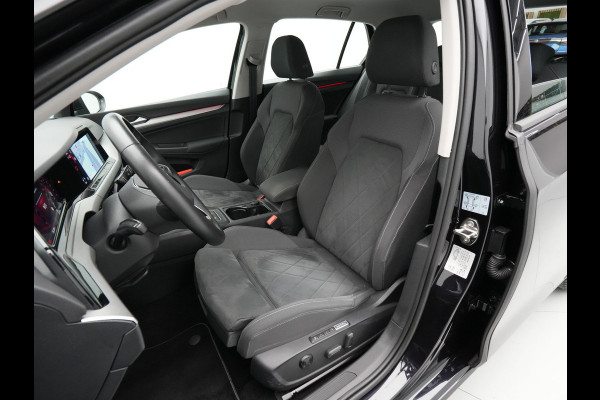 Volkswagen Golf 1.5 TSI 130pk Life Business Navigatie Trekhaak Stoelmemory Camera Stoel/stuurverwarming Carplay 217 Volkswagen Golf 1.5 TSI 130pk Life Business Navigatie Trekhaak Stoelmemory Camera Stoel/stuurverwarming Carplay 217