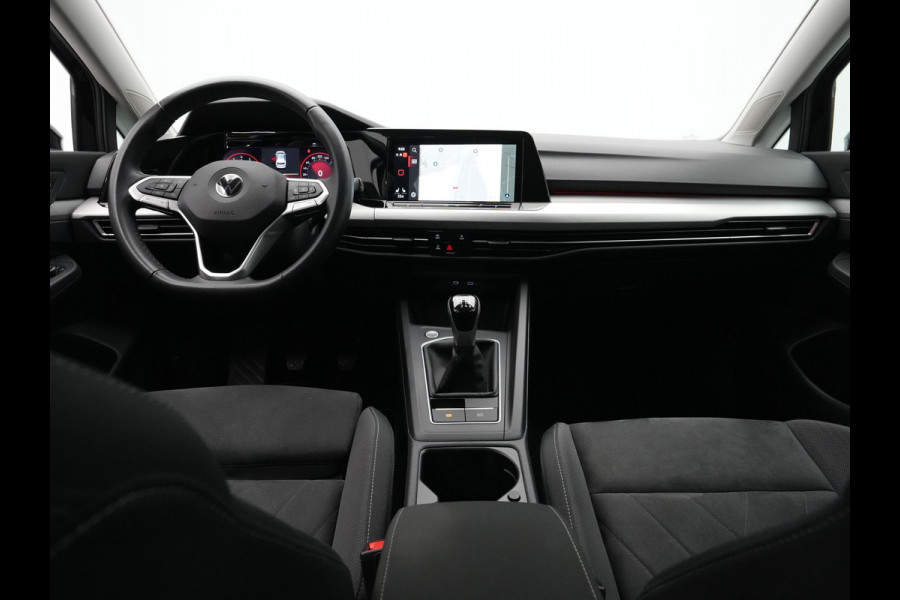 Volkswagen Golf 1.5 TSI 130pk Life Business Navigatie Trekhaak Stoelmemory Camera Stoel/stuurverwarming Carplay 217 Volkswagen Golf 1.5 TSI 130pk Life Business Navigatie Trekhaak Stoelmemory Camera Stoel/stuurverwarming Carplay 217