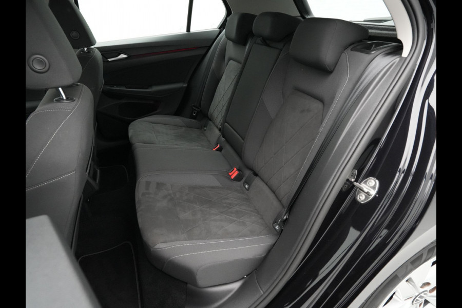 Volkswagen Golf 1.5 TSI 130pk Life Business Navigatie Trekhaak Stoelmemory Camera Stoel/stuurverwarming Carplay 217 Volkswagen Golf 1.5 TSI 130pk Life Business Navigatie Trekhaak Stoelmemory Camera Stoel/stuurverwarming Carplay 217