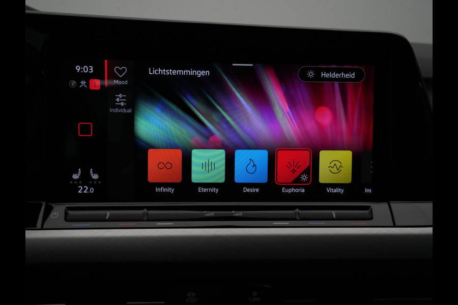 Volkswagen Golf 1.5 TSI 130pk Life Business Navigatie Trekhaak Stoelmemory Camera Stoel/stuurverwarming Carplay 217 Volkswagen Golf 1.5 TSI 130pk Life Business Navigatie Trekhaak Stoelmemory Camera Stoel/stuurverwarming Carplay 217