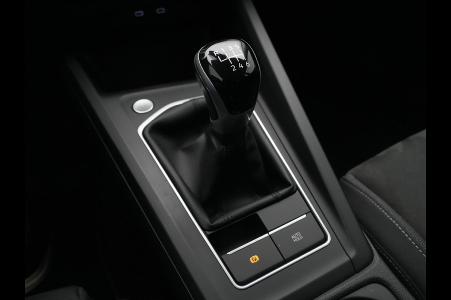 Volkswagen Golf 1.5 TSI 130pk Life Business Navigatie Trekhaak Stoelmemory Camera Stoel/stuurverwarming Carplay 217 Volkswagen Golf 1.5 TSI 130pk Life Business Navigatie Trekhaak Stoelmemory Camera Stoel/stuurverwarming Carplay 217