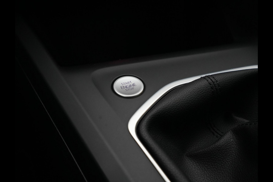 Volkswagen Golf 1.5 TSI 130pk Life Business Navigatie Trekhaak Stoelmemory Camera Stoel/stuurverwarming Carplay 217 Volkswagen Golf 1.5 TSI 130pk Life Business Navigatie Trekhaak Stoelmemory Camera Stoel/stuurverwarming Carplay 217