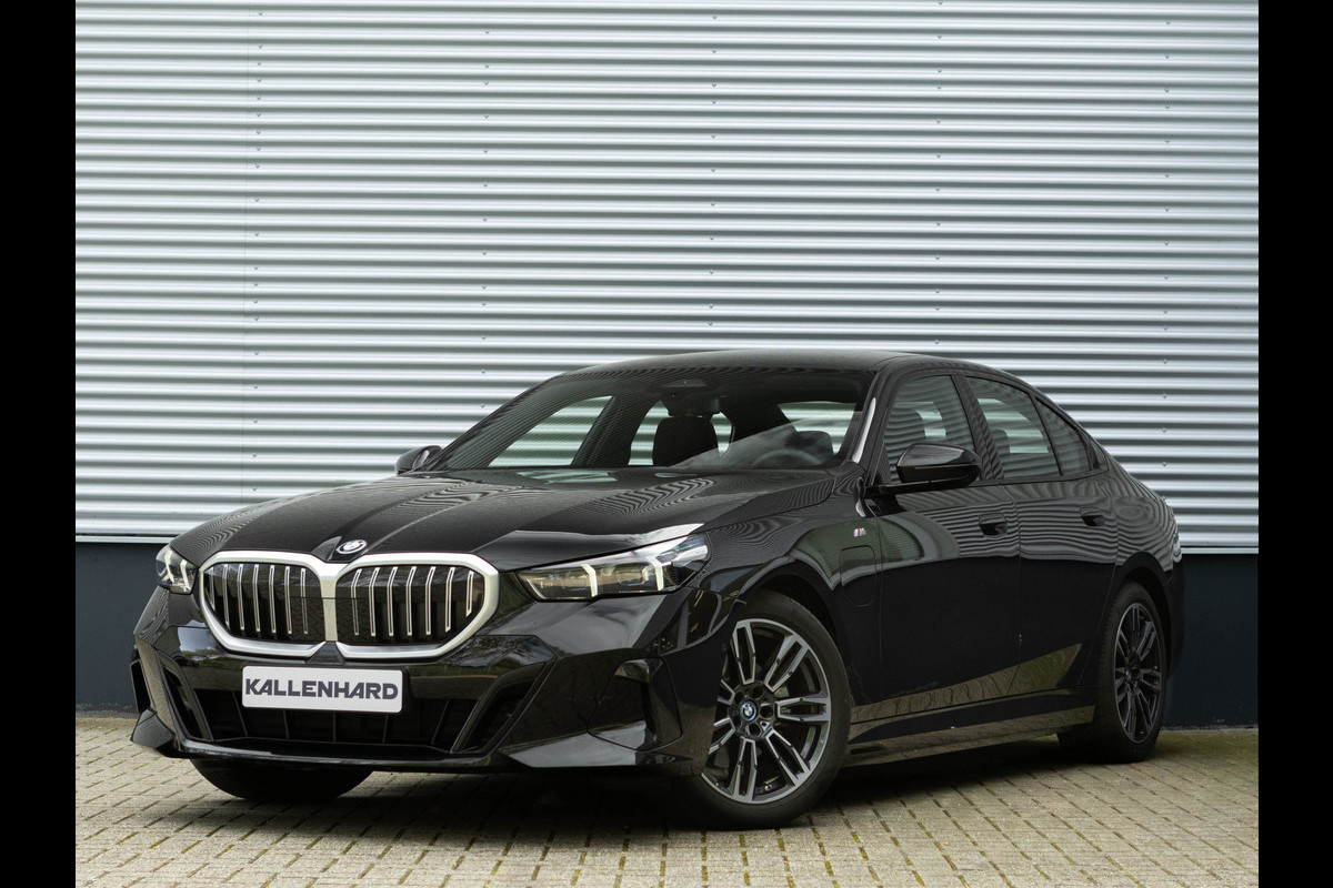 BMW 5 Serie 530e M-Sport - Driving Ass Plus - Camera - Stoelverwarming - Adaptive LED BMW 5 Serie 530e M-Sport - Driving Ass Plus - Camera - Stoelverwarming - Adaptive LED