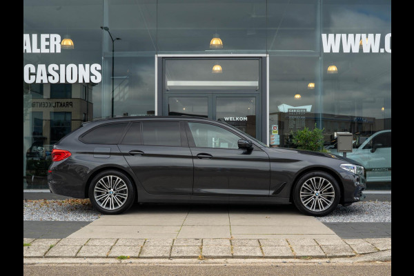 BMW 5 Serie Touring 520i High Executive / HUD / ACC / Pano / CarPlay / Zetelverwarming BMW 5 Serie Touring 520i High Executive / HUD / ACC / Pano / CarPlay / Zetelverwarming