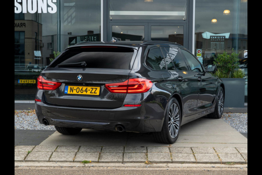 BMW 5 Serie Touring 520i High Executive / HUD / ACC / Pano / CarPlay / Zetelverwarming BMW 5 Serie Touring 520i High Executive / HUD / ACC / Pano / CarPlay / Zetelverwarming