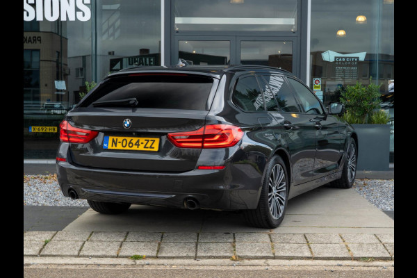 BMW 5 Serie Touring 520i High Executive / HUD / ACC / Pano / CarPlay / Zetelverwarming BMW 5 Serie Touring 520i High Executive / HUD / ACC / Pano / CarPlay / Zetelverwarming