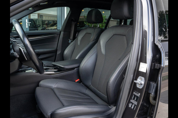 BMW 5 Serie Touring 520i High Executive / HUD / ACC / Pano / CarPlay / Zetelverwarming BMW 5 Serie Touring 520i High Executive / HUD / ACC / Pano / CarPlay / Zetelverwarming