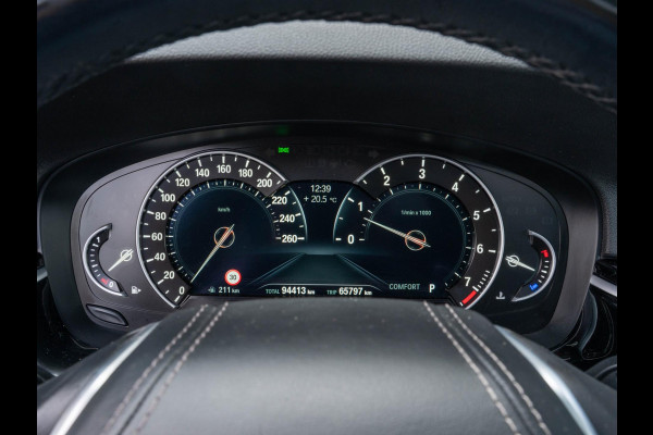 BMW 5 Serie Touring 520i High Executive / HUD / ACC / Pano / CarPlay / Zetelverwarming BMW 5 Serie Touring 520i High Executive / HUD / ACC / Pano / CarPlay / Zetelverwarming