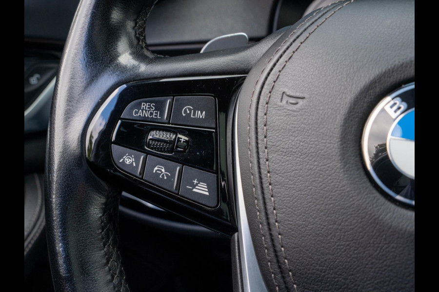 BMW 5 Serie Touring 520i High Executive / HUD / ACC / Pano / CarPlay / Zetelverwarming BMW 5 Serie Touring 520i High Executive / HUD / ACC / Pano / CarPlay / Zetelverwarming