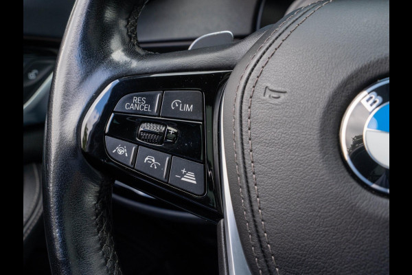 BMW 5 Serie Touring 520i High Executive / HUD / ACC / Pano / CarPlay / Zetelverwarming BMW 5 Serie Touring 520i High Executive / HUD / ACC / Pano / CarPlay / Zetelverwarming