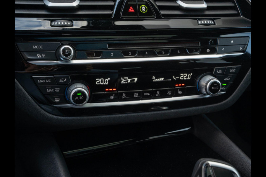 BMW 5 Serie Touring 520i High Executive / HUD / ACC / Pano / CarPlay / Zetelverwarming BMW 5 Serie Touring 520i High Executive / HUD / ACC / Pano / CarPlay / Zetelverwarming