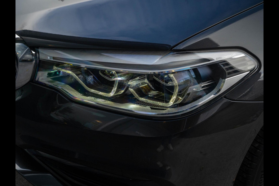 BMW 5 Serie Touring 520i High Executive / HUD / ACC / Pano / CarPlay / Zetelverwarming BMW 5 Serie Touring 520i High Executive / HUD / ACC / Pano / CarPlay / Zetelverwarming