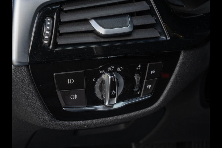 BMW 5 Serie Touring 520i High Executive / HUD / ACC / Pano / CarPlay / Zetelverwarming BMW 5 Serie Touring 520i High Executive / HUD / ACC / Pano / CarPlay / Zetelverwarming