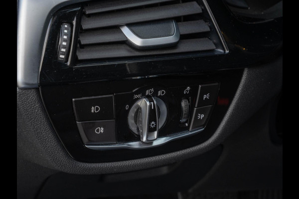 BMW 5 Serie Touring 520i High Executive / HUD / ACC / Pano / CarPlay / Zetelverwarming BMW 5 Serie Touring 520i High Executive / HUD / ACC / Pano / CarPlay / Zetelverwarming