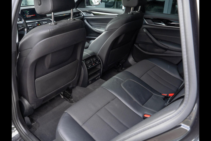 BMW 5 Serie Touring 520i High Executive / HUD / ACC / Pano / CarPlay / Zetelverwarming BMW 5 Serie Touring 520i High Executive / HUD / ACC / Pano / CarPlay / Zetelverwarming