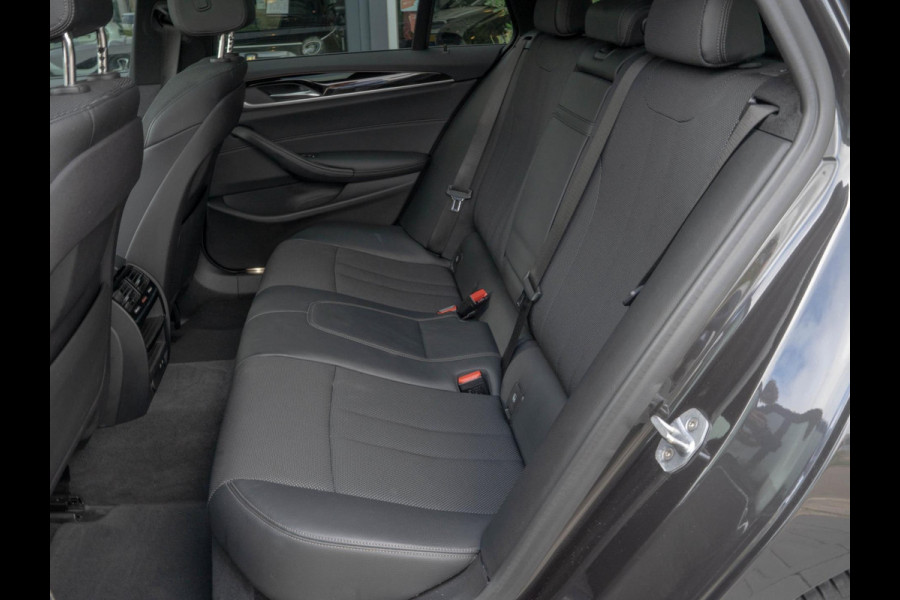 BMW 5 Serie Touring 520i High Executive / HUD / ACC / Pano / CarPlay / Zetelverwarming BMW 5 Serie Touring 520i High Executive / HUD / ACC / Pano / CarPlay / Zetelverwarming