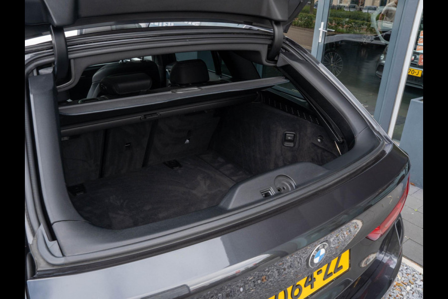 BMW 5 Serie Touring 520i High Executive / HUD / ACC / Pano / CarPlay / Zetelverwarming BMW 5 Serie Touring 520i High Executive / HUD / ACC / Pano / CarPlay / Zetelverwarming