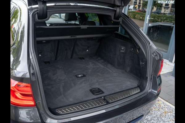 BMW 5 Serie Touring 520i High Executive / HUD / ACC / Pano / CarPlay / Zetelverwarming BMW 5 Serie Touring 520i High Executive / HUD / ACC / Pano / CarPlay / Zetelverwarming