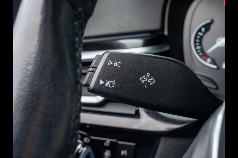 BMW 5 Serie Touring 520i High Executive / HUD / ACC / Pano / CarPlay / Zetelverwarming BMW 5 Serie Touring 520i High Executive / HUD / ACC / Pano / CarPlay / Zetelverwarming