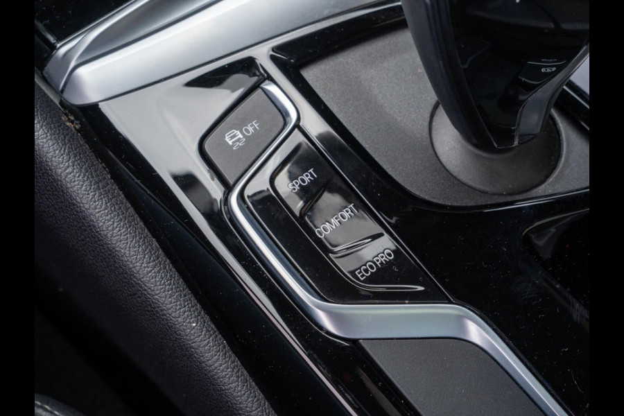 BMW 5 Serie Touring 520i High Executive / HUD / ACC / Pano / CarPlay / Zetelverwarming BMW 5 Serie Touring 520i High Executive / HUD / ACC / Pano / CarPlay / Zetelverwarming