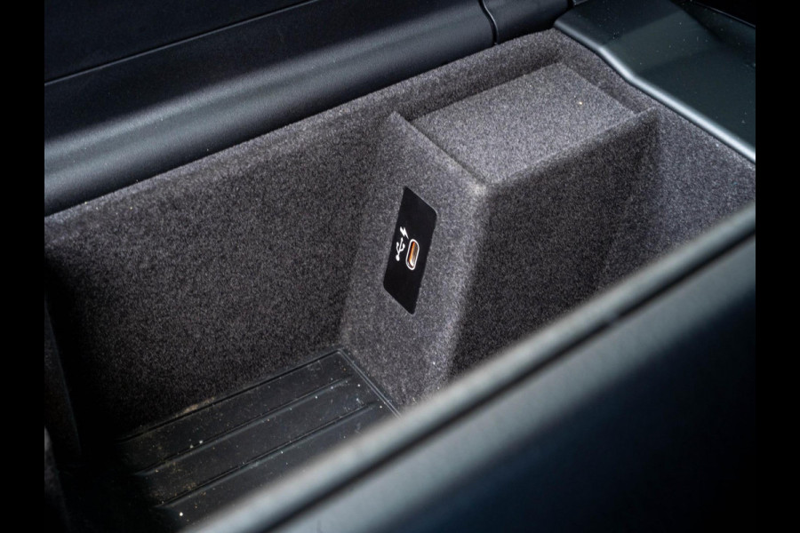 BMW 5 Serie Touring 520i High Executive / HUD / ACC / Pano / CarPlay / Zetelverwarming BMW 5 Serie Touring 520i High Executive / HUD / ACC / Pano / CarPlay / Zetelverwarming